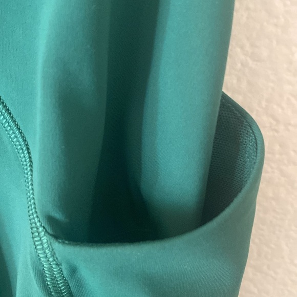 Lululemon green leggings. They have pockets. Never been worn. - Picture 4 of 4